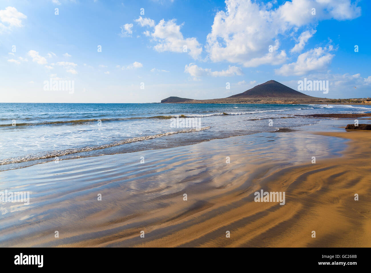 El Hermosa playa Medano al amanecer del tiempo, Tenerife, Islas Canarias, España Foto de stock