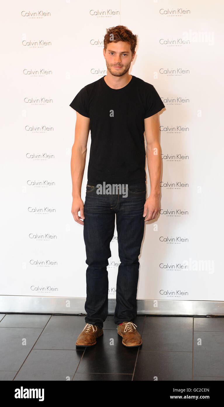 Jamie Dornand lanza Calvin Klein modelo masculino competencia - Londres  Fotografía de stock - Alamy