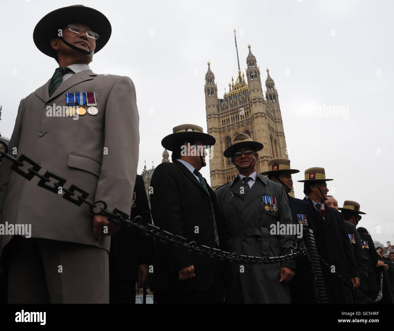 Gurkhas cabildeando a los parlamentarios en Westminster por la igualdad de pensiones. Foto de stock