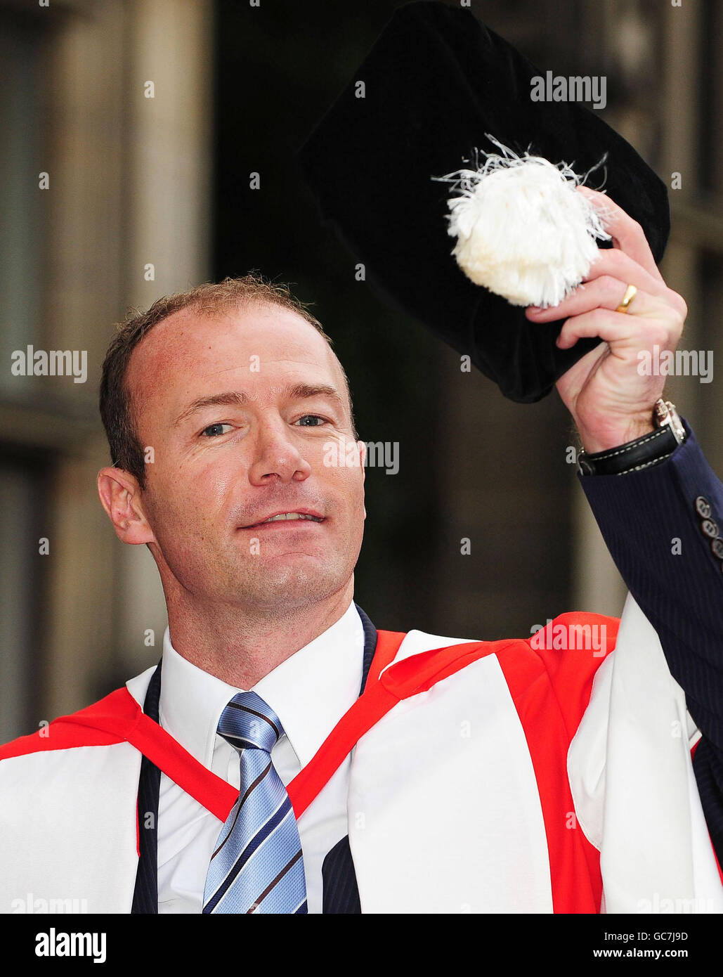 Alan shearer posa para Fotos e Imágenes de stock Alamy