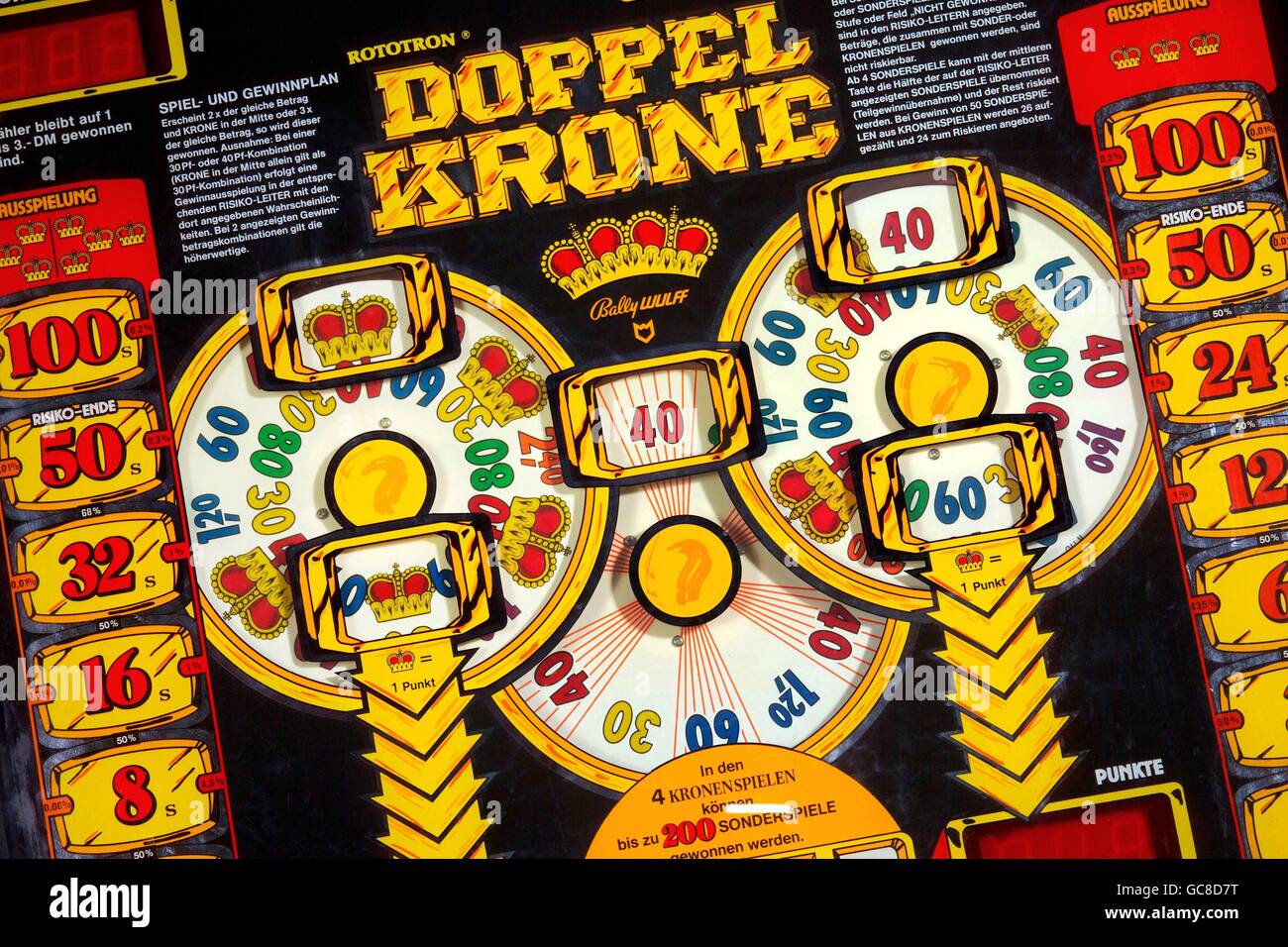 Juego, máquina de juego, máquina tragaperras, 'oppel Krone', realizado por: Bally  Wulff, alrededor de 1990, Derechos adicionales-Clearences-no disponible  Fotografía de stock - Alamy