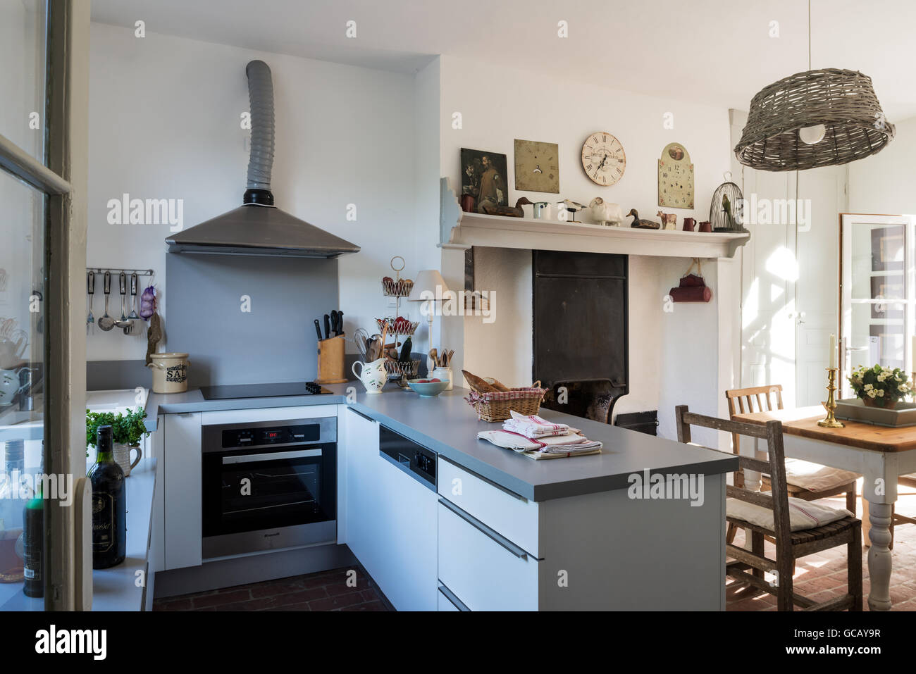 Compact kitchen fotografías e imágenes de alta resolución - Alamy