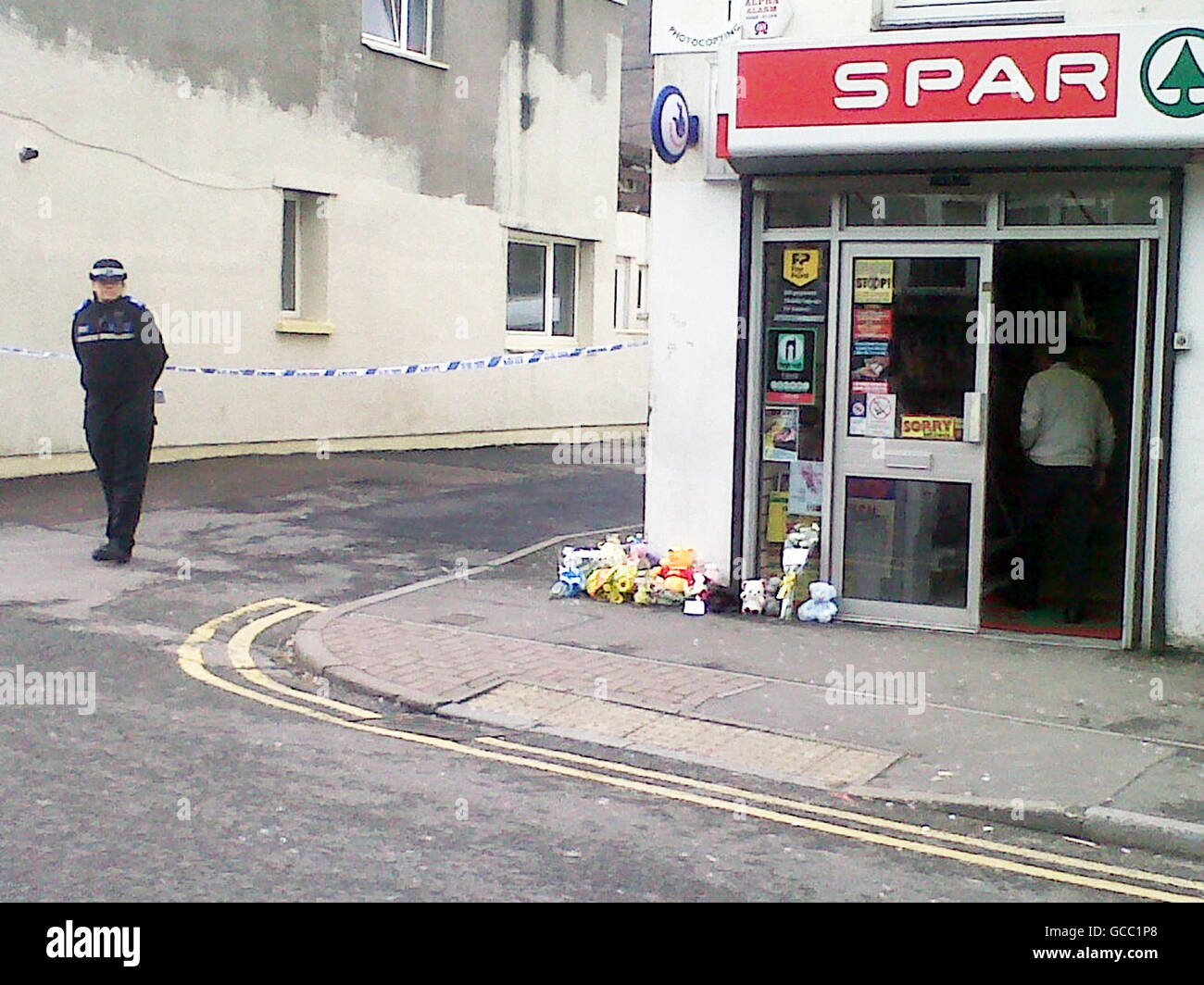 LA MEJOR CALIDAD DISPONIBLE Un Oficial de Apoyo Comunitario se