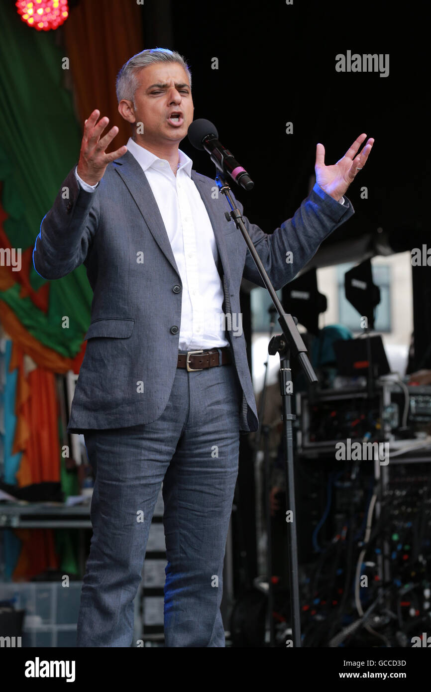 Trafalgar Square, Westminster, London, UK, 9 de julio de 2016, el alcalde de Londres, Sadiq Khan Sadiq Khan Sadiq Khan celebra fiestas Eid por primera vez como alcalde de Londres con colegas londinenses y musulmanes Crédito: Richard Soans/Alamy Live News Foto de stock