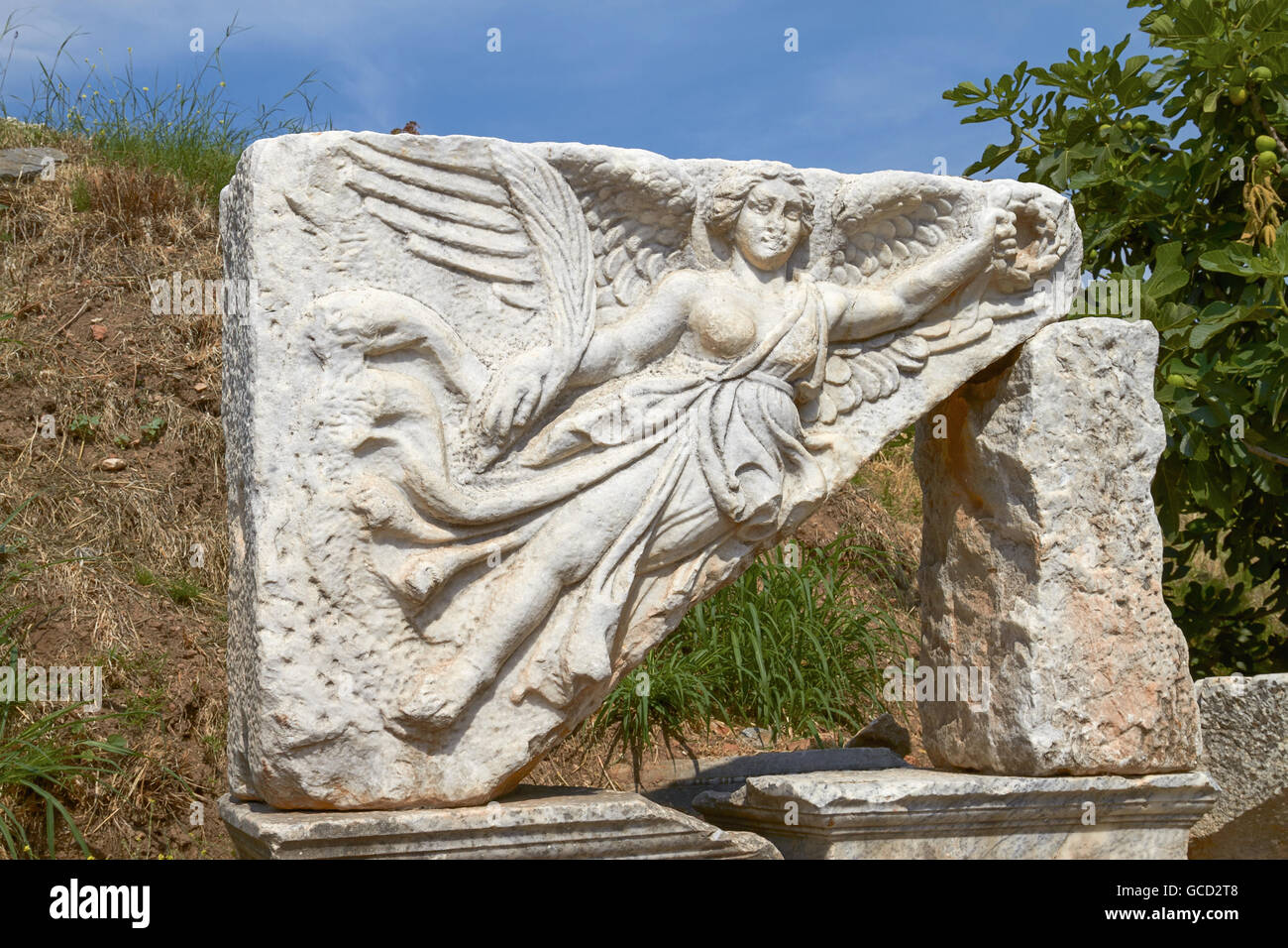 Tallar la piedra de la Diosa Nike Antiguo Ephesus en Turquía. Ella es la  diosa de la victoria en la mitología griega Fotografía de stock - Alamy