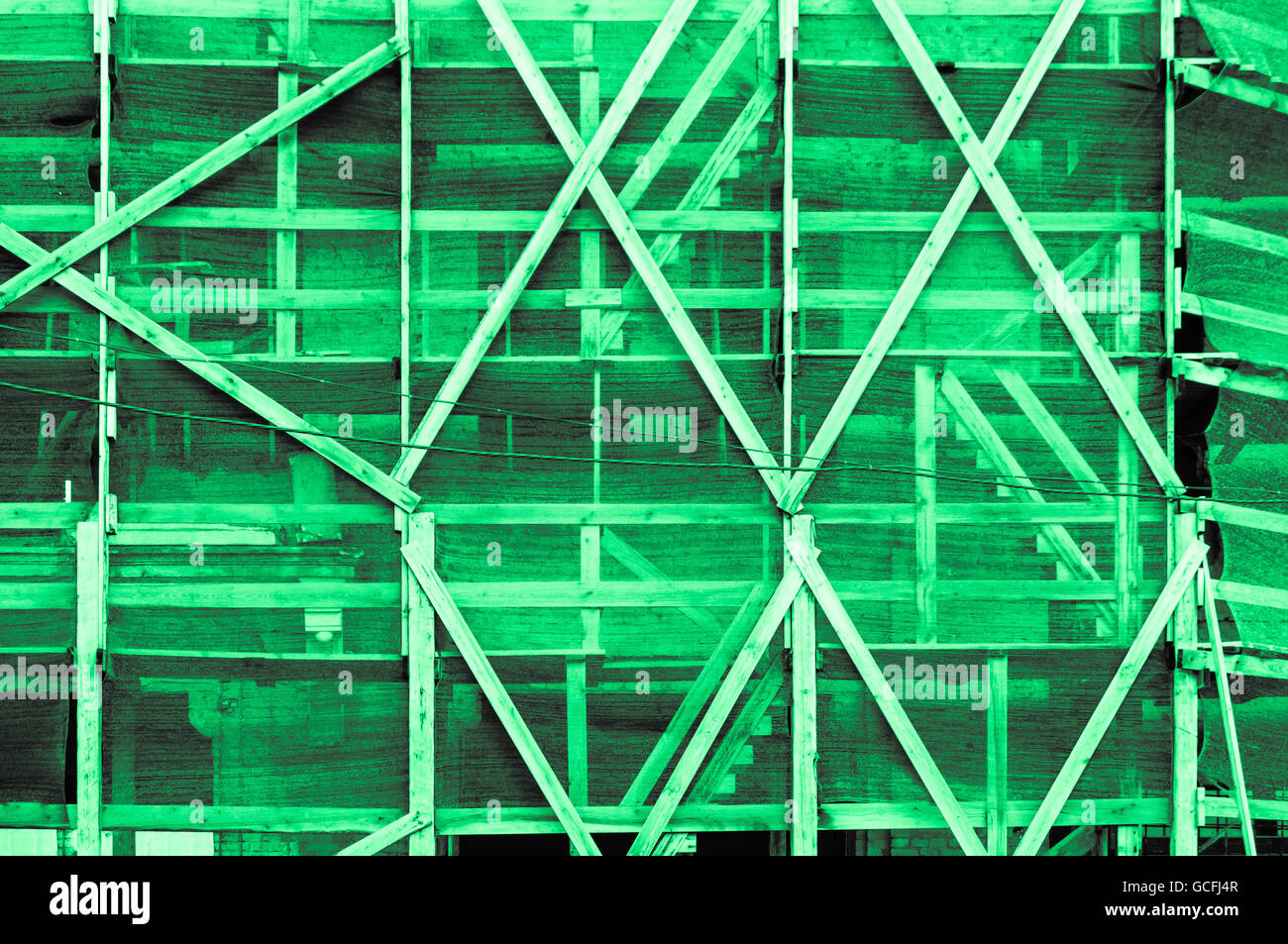 Impresionante menta verde grisáceo verdoso luz marco exterior de un edificio de estilo ucraniano Foto de stock