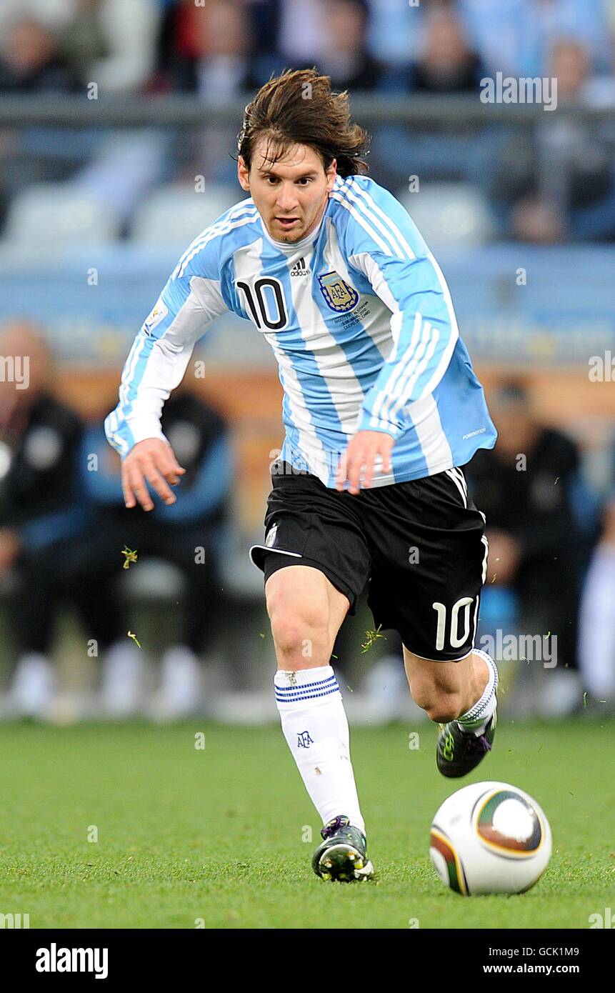 Fútbol - Copa Mundial de la FIFA Sudáfrica 2010 - Argentina contra Alemania  - Estadio Green Point. Lionel Messi, Argentina Fotografía de stock - Alamy