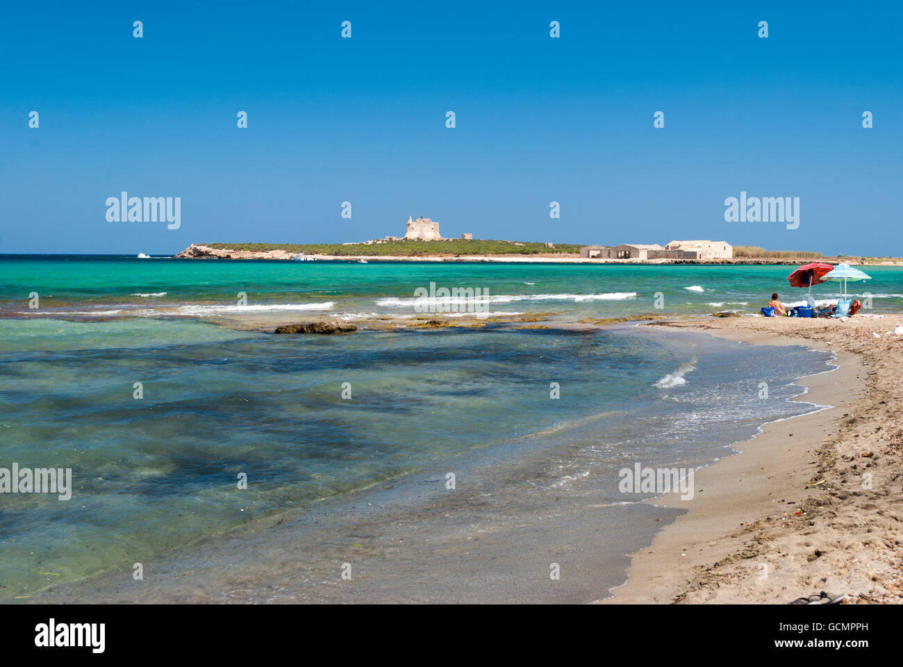 La isla de 'Capo Passero' en el sur de Sicilia durante el verano Foto de stock