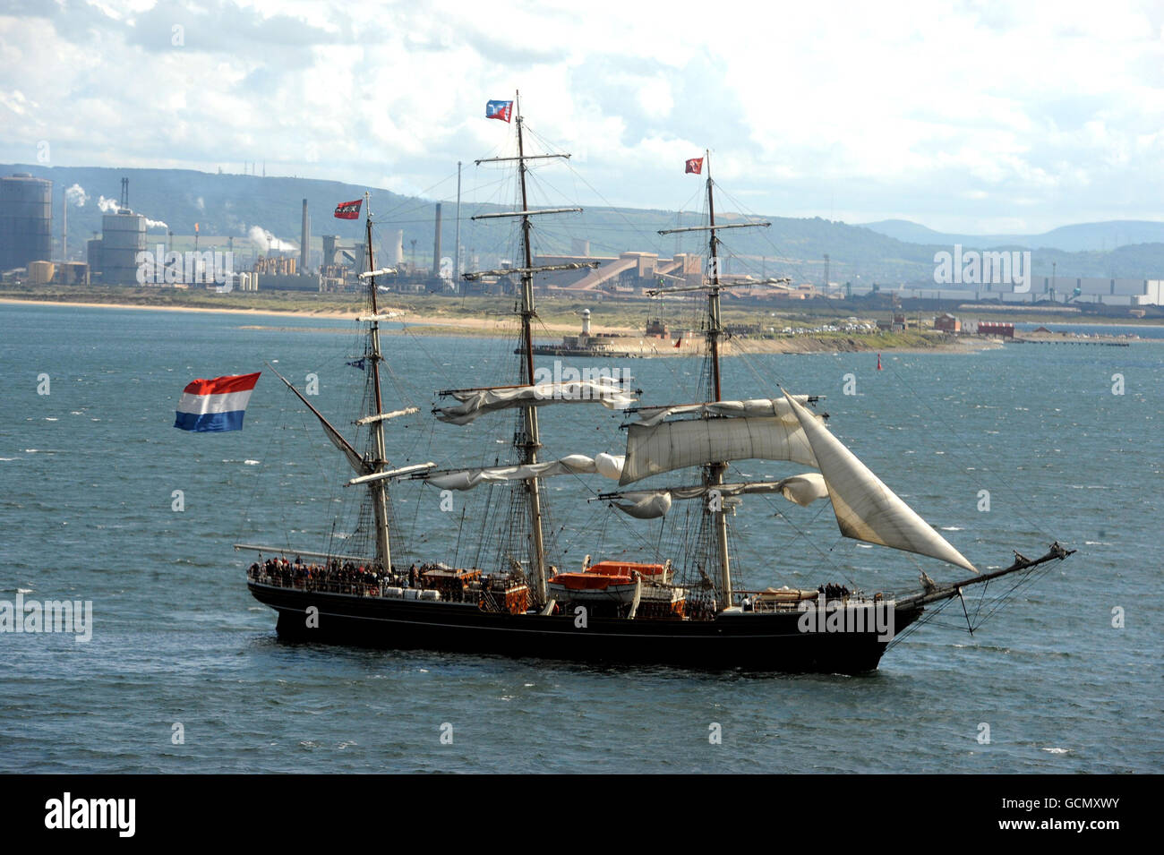 Los Tallships comienzan a salir del puerto deportivo de Hartlepool hoy después del festival de cuatro días después de la finalización de la carrera final de Kristiansand en Noruega. Foto de stock