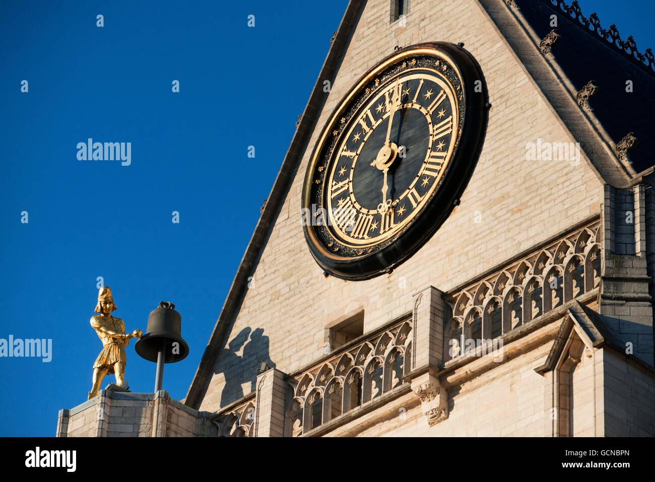 Jacquemart / bellstriker / Jack del reloj / o'clock en la Iglesia de San Pedro / Sint-Pieterskerk, Lovaina / Louvain, Bélgica Foto de stock
