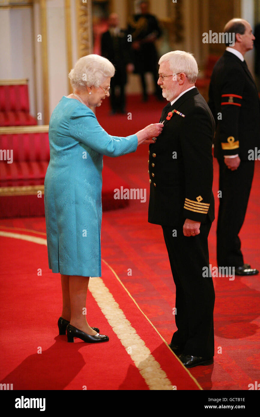Capitán Nigel Jones, Royal Fleet Auxiliar es hecho Oficial del Imperio