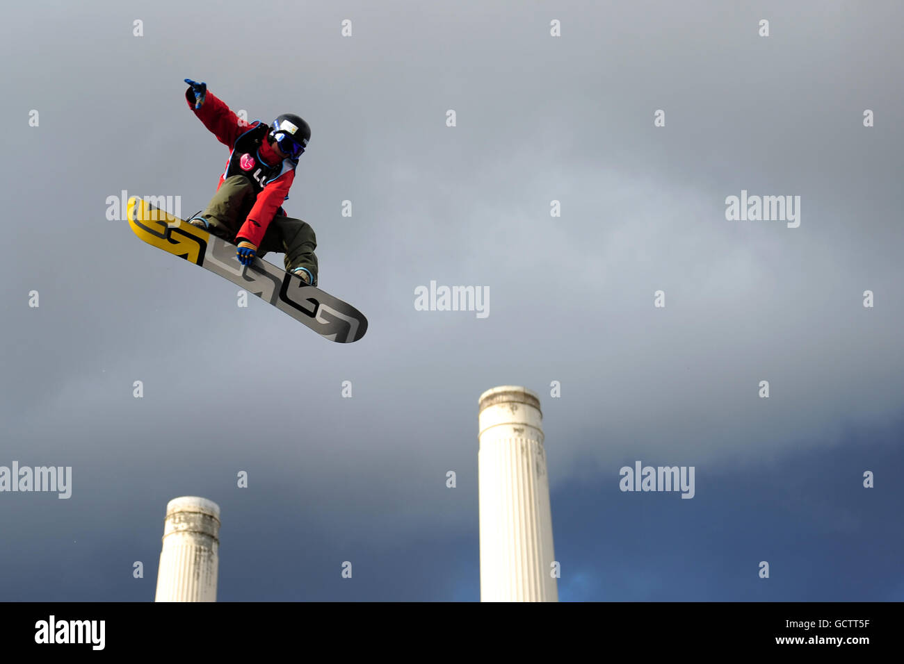 Roope Tonteri de Finlandia durante el LG Snowboard FIS World Copa en Londres Foto de stock