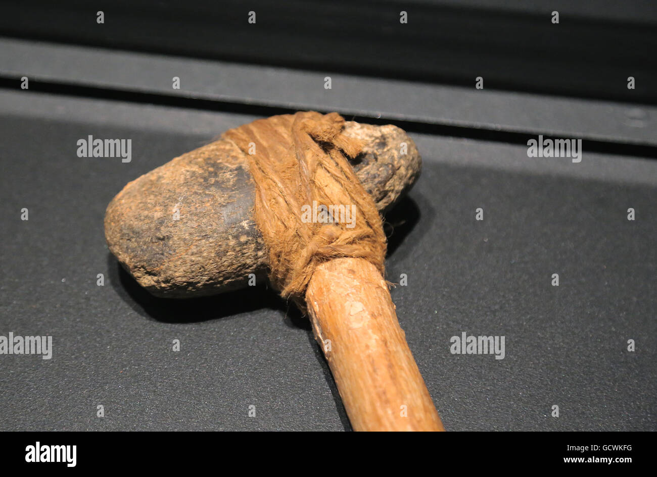 El hacha de piedra. Neolítico. 5500-4000 BC. España. Museo de Historia de Cataluña, Barcelona. España. Foto de stock