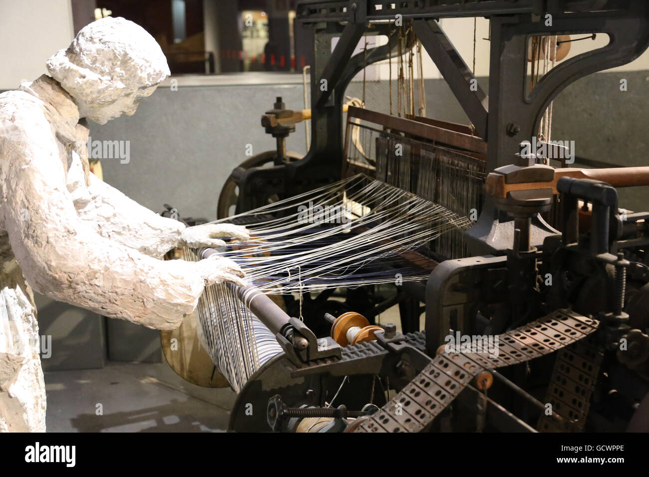 Fábricas de textiles. Siglo xix. Mujer trabajó en la industria textil. La España.Museo de Historia Cataluña, Barcelona Fotografía de stock - Alamy