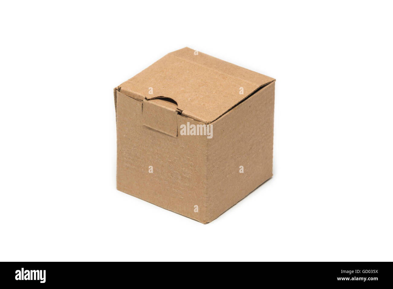Pequeña caja de cartón aislado para la entrega de mercancías