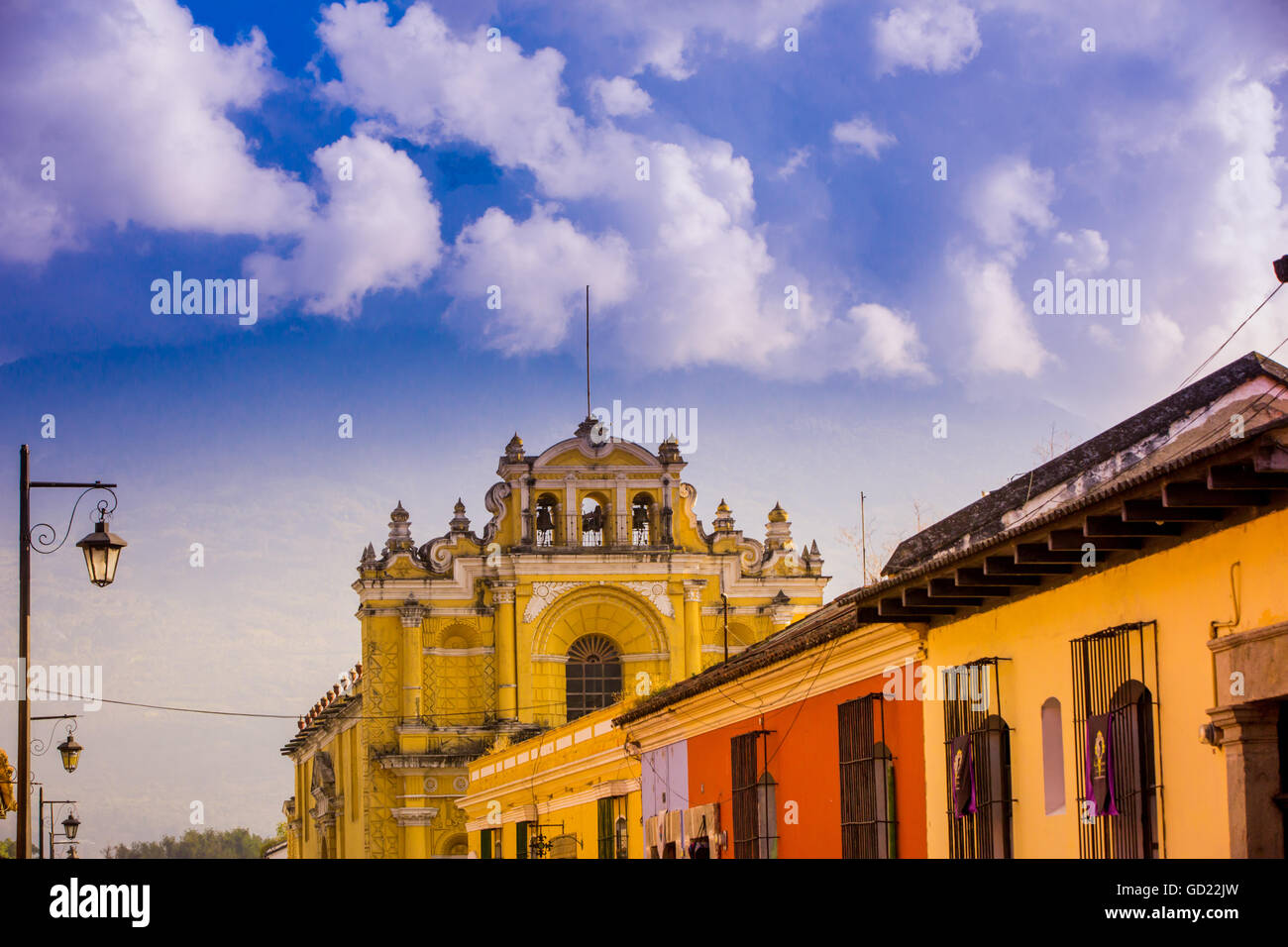 Vista de la calle en Antigua, Guatemala, América Central Foto de stock