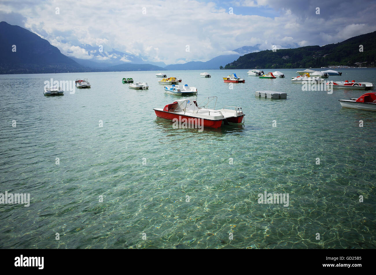 El lago de Annecy, Rhone Alpes, Francia, Europa Foto de stock