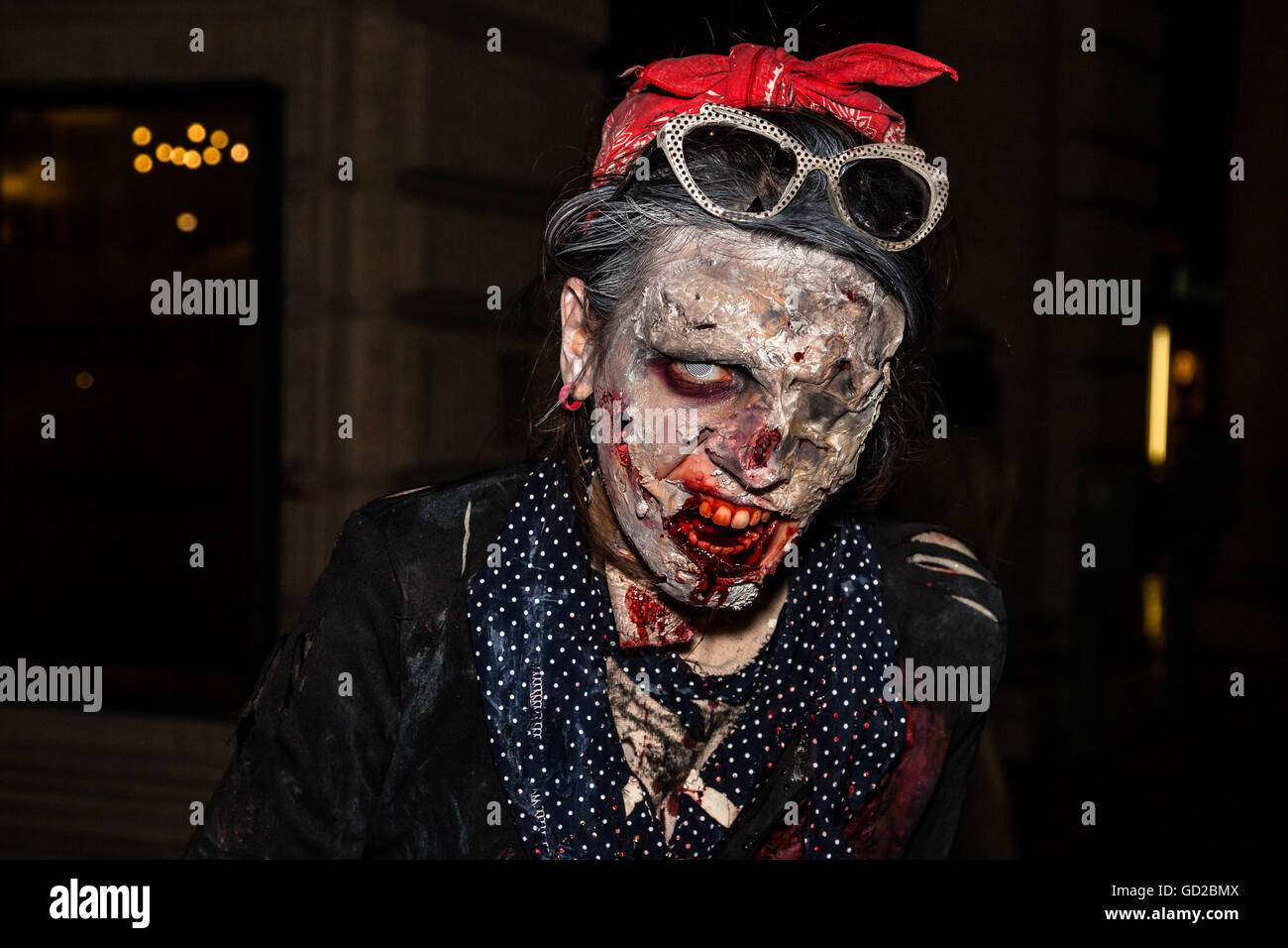 Disfraz de zombie fotografías e imágenes de alta resolución - Página 8 -  Alamy