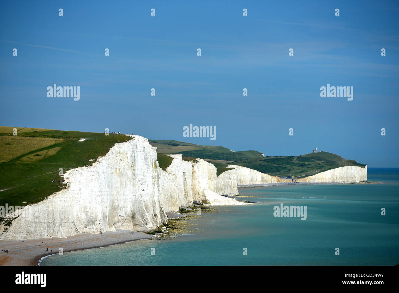 La icónica vista de la costa inglesa, Siete Hermanas rocas calcáreas, East Sussex Foto de stock