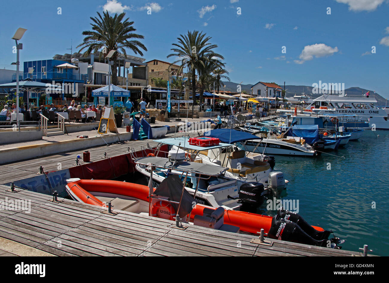 Puerto pesquero de Lakki (Latchi), restaurantes de pescado, República de Chipre Foto de stock