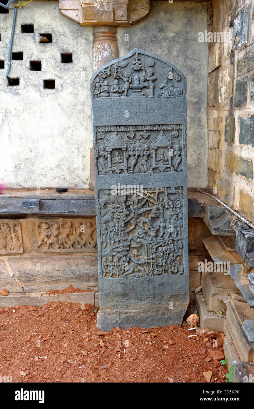 La guerra y la paz, tallado en la roca, el templo de someshwar, haveri, Karnataka, India, Asia Foto de stock