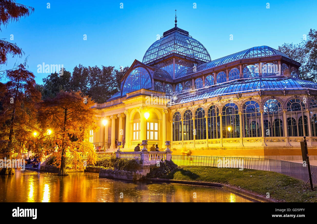 El Palacio de Cristal (Crystal Palace), ubicado en el corazón del Parque  del Buen Retiro. Madrid. España Fotografía de stock - Alamy