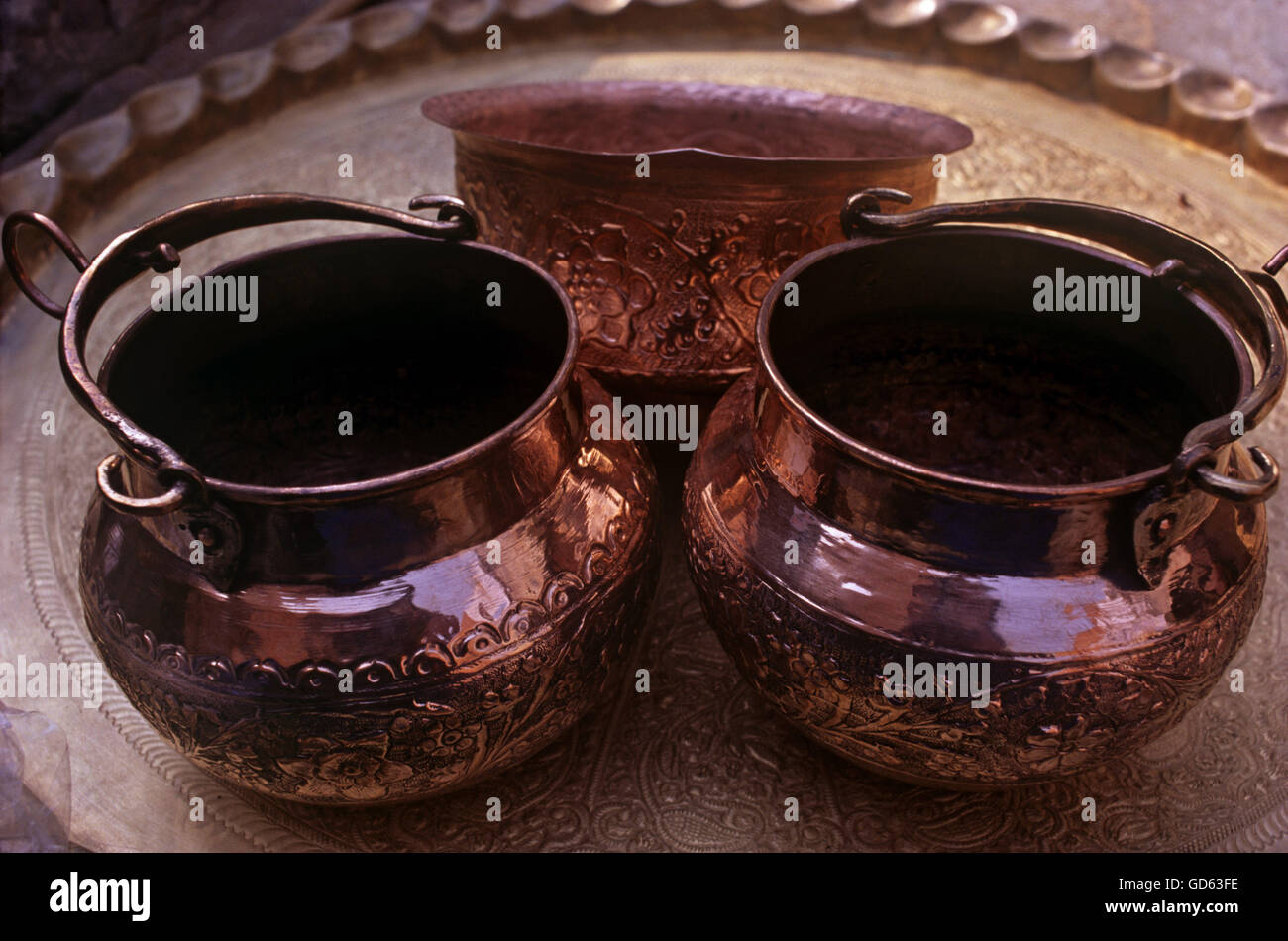 Las bacterias Tareas del hogar Umeki Recipientes de cobre Fotografía de stock - Alamy