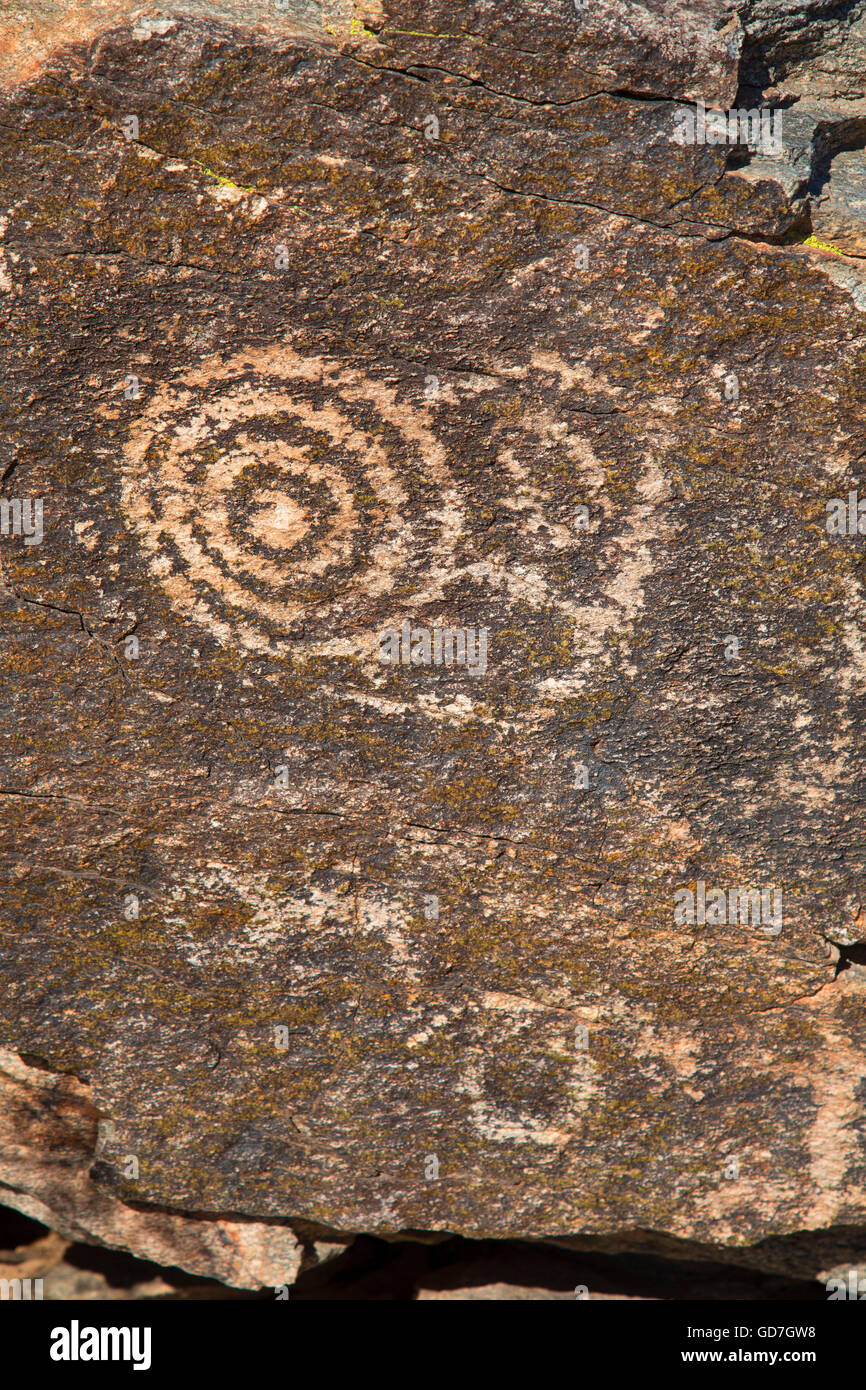 A lo largo de petroglifos Pima Wash Trail, South Mountain Park, Phoenix, Arizona Foto de stock