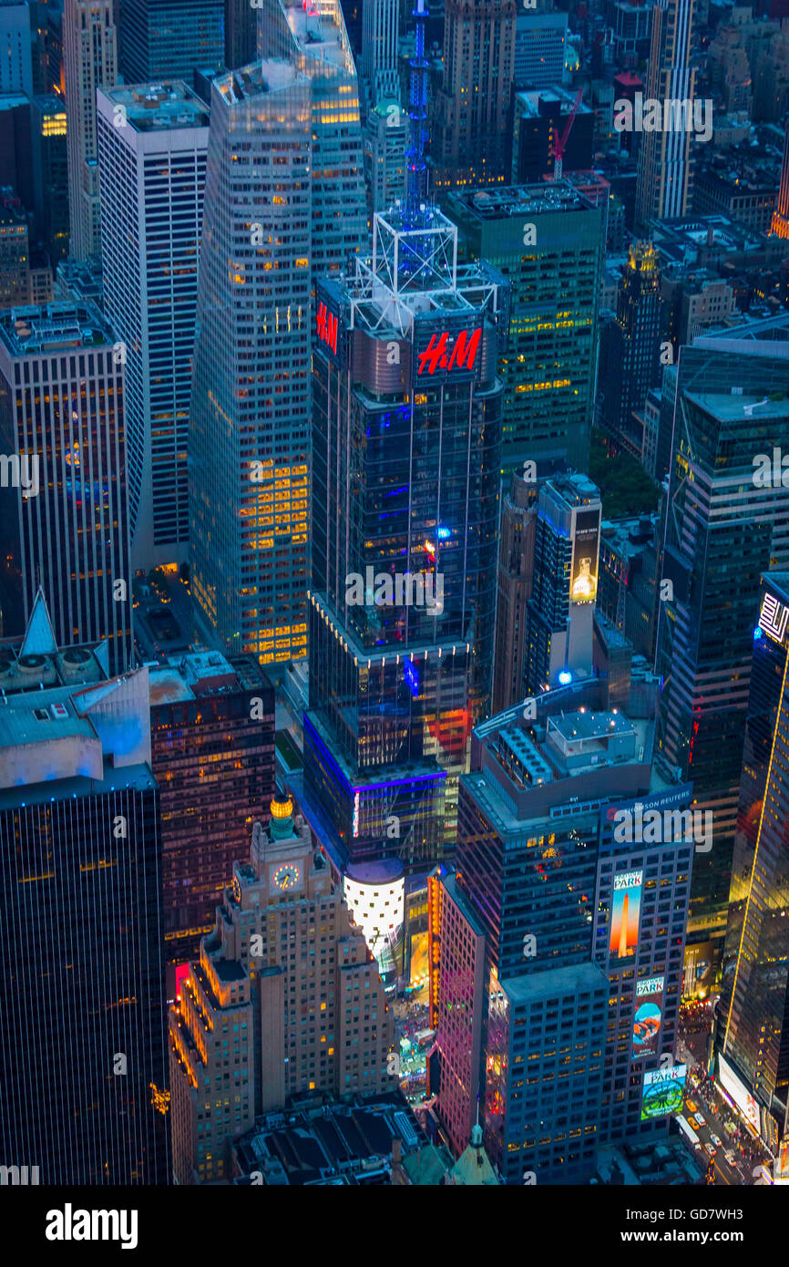 4 Times Square, anteriormente conocido como el Edificio Condé Nast, es un rascacielos en Times Square, en Midtown Manhattan, Ciudad de Nueva York Foto de stock