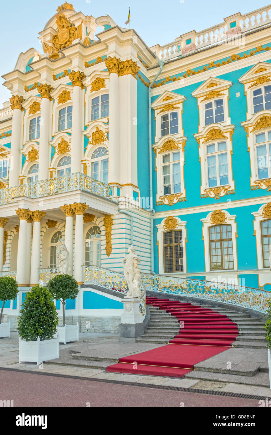 La entrada al Palacio de Catalina de Pushkin, San Petersburgo en Rusia Foto de stock