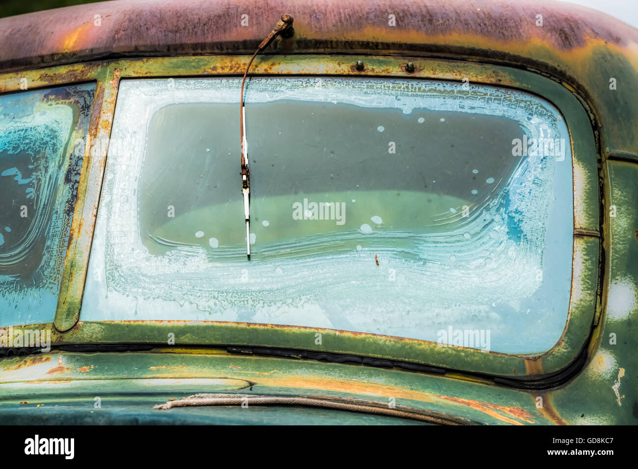 El parabrisas de un viejo camión internacional en el este de Oregon  Fotografía de stock - Alamy