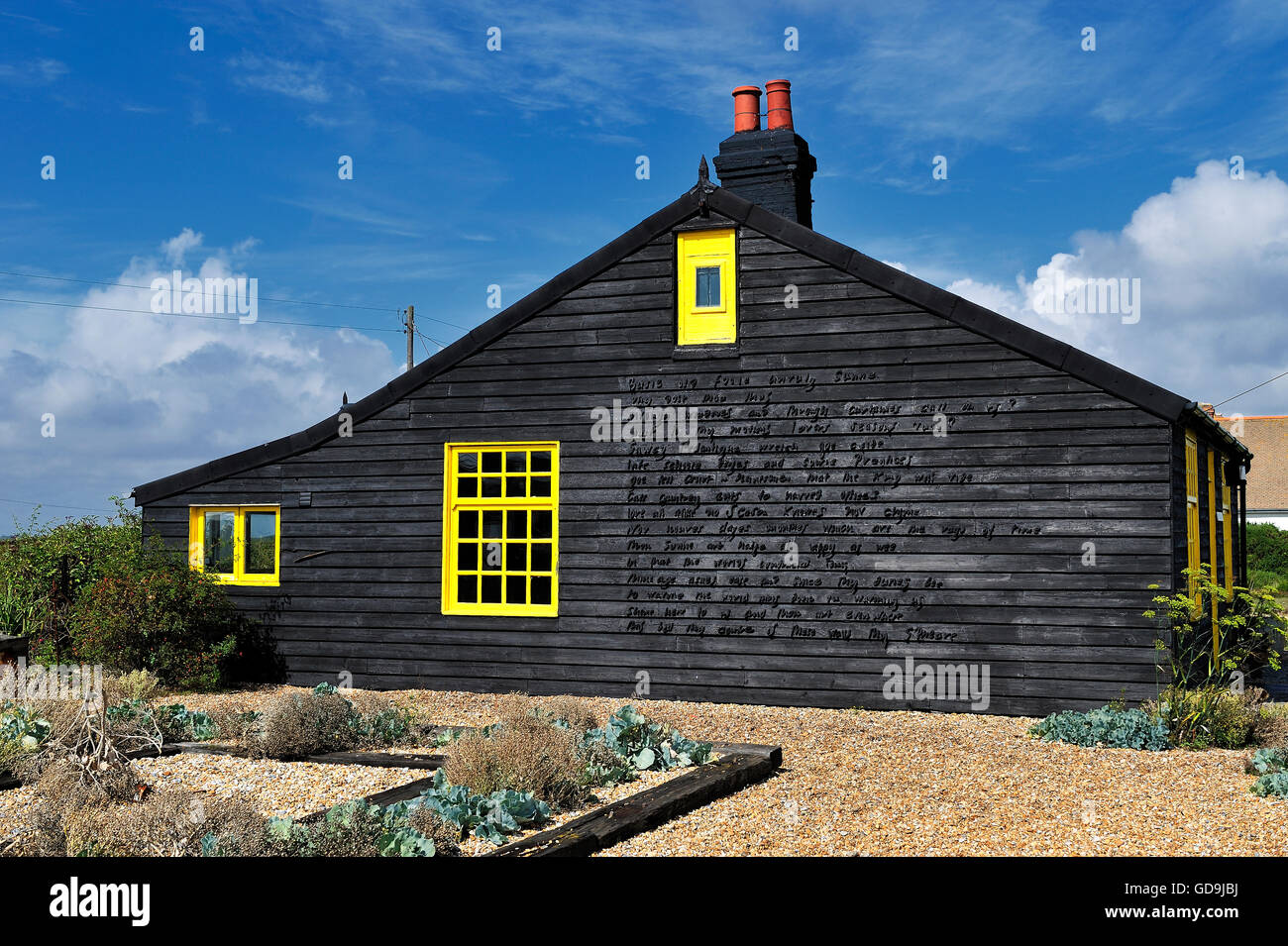 Prospect Cottage, que anteriormente pertenecía al difunto artista y director de cine Derek Jarman, la cabaña en sí está pintada de negro, con una Foto de stock