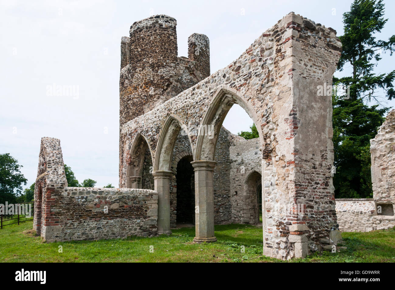 Las ruinas de la iglesia de Santa María, una vez que parte de la aldea perdida de Appleton entre West Newton y Sandringham en West Norfolk. Foto de stock