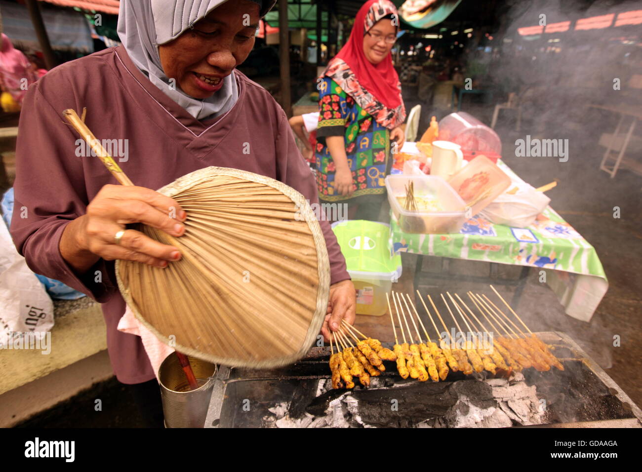 Der Alltag auf dem Markt im Zentrum der Hauptstadt Bandar Seri Begawan, Brunei Darussalam Koenigreich im auf Borneo en Suedostasi Foto de stock