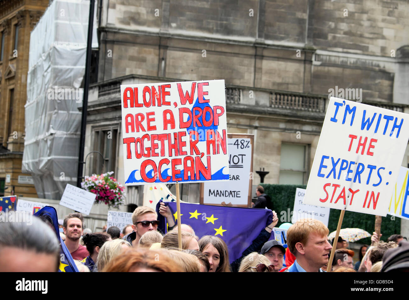 'March para Europa" Siguen Siendo los votantes en el referéndum de la UE protesta demo de Parliament Square en Londres el 23 de junio de 2016 Kathy DEWITT Foto de stock