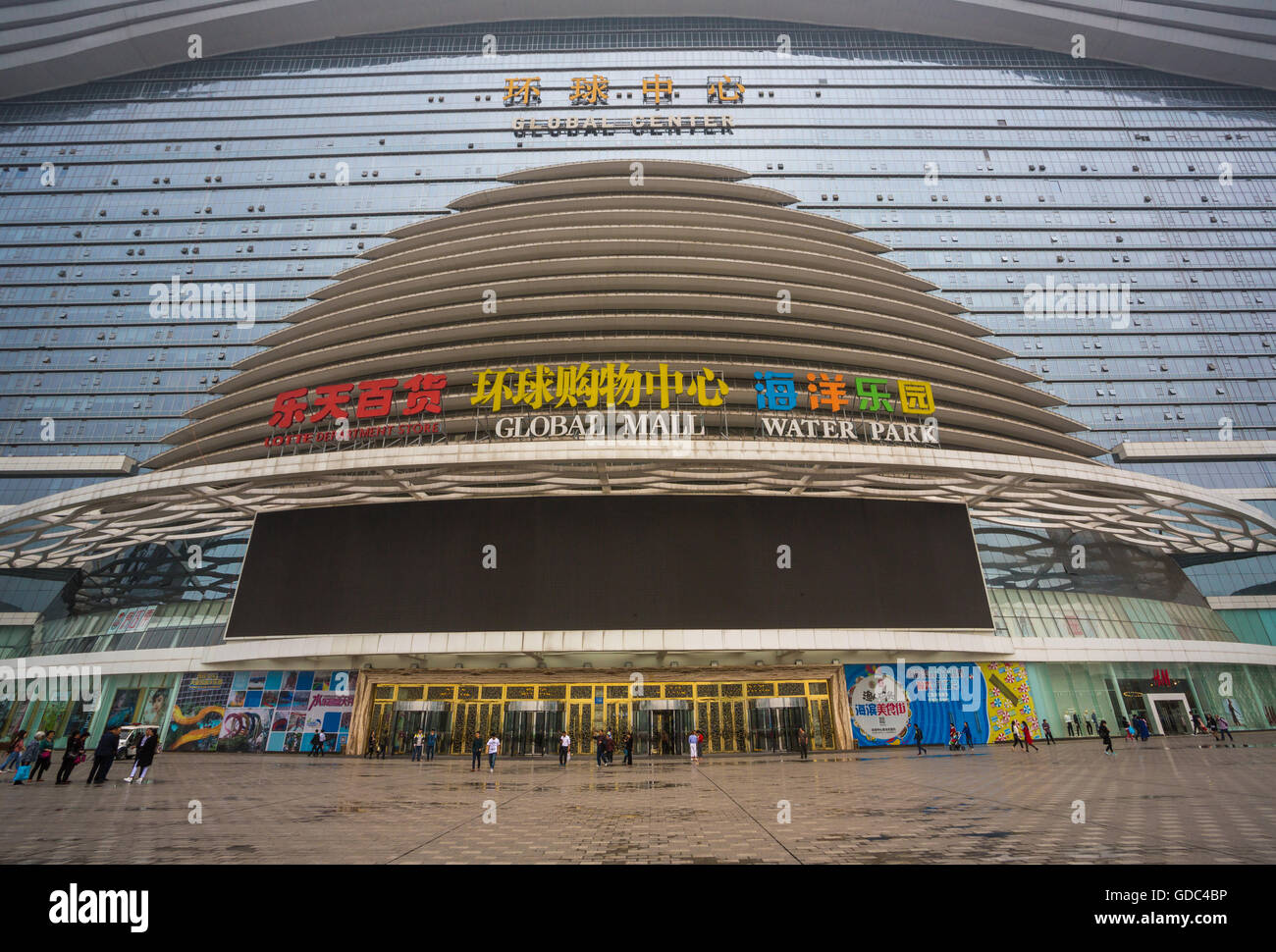Architecture,playa artificial,grandes,edificio,la ciudad de Chengdu, China,entrada,Centro Mundial,Centro Comercial,Sichuan,turística, Foto de stock