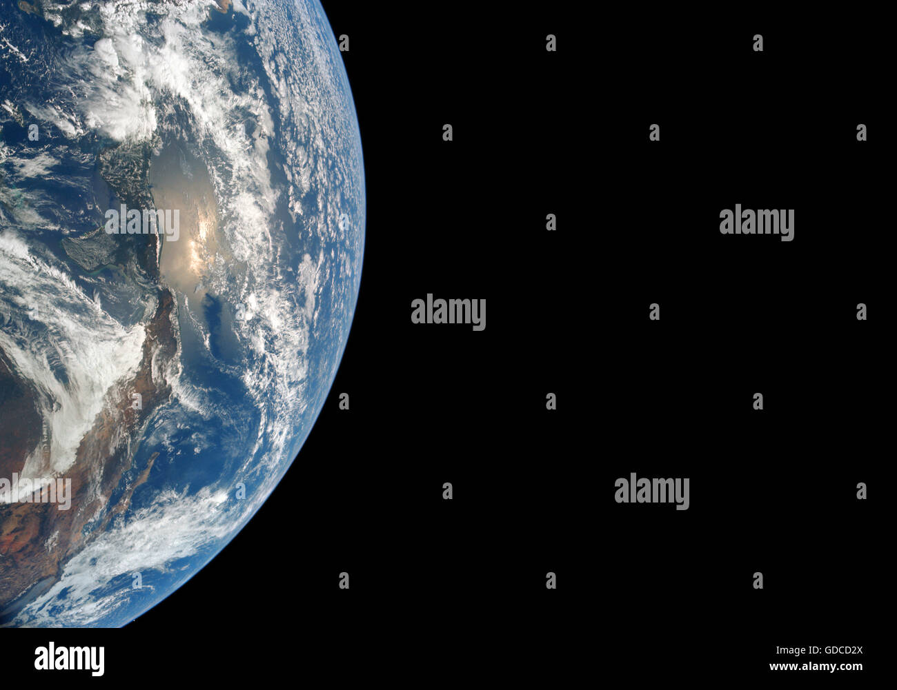 La tierra vista desde el espacio. Alta resolución de imagen mejorada. Única versión mejorada y optimizada de la imagen original de la NASA Foto de stock