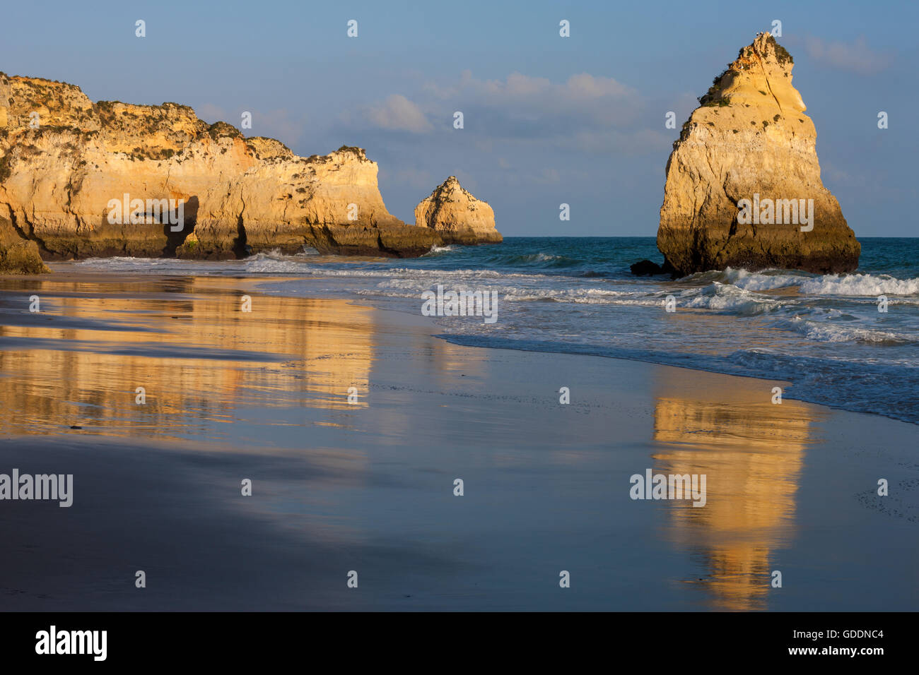 Praia dos Tres Irmaos, Portugal, Algarve Foto de stock