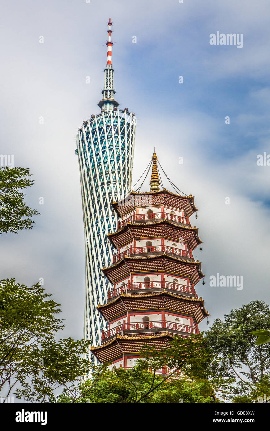 Torre de Guangzhou cintura pequeña en la ciudad de Guangzhou, Provincia de  Guangdong Fotografía de stock - Alamy