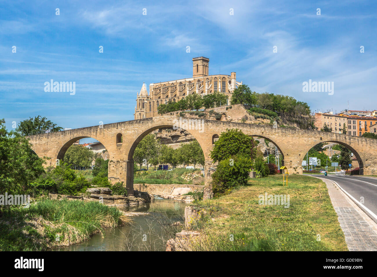 España,Cataluña,de la ciudad de Manresa, el Puente Viejo y La Catedral La Seu Foto de stock