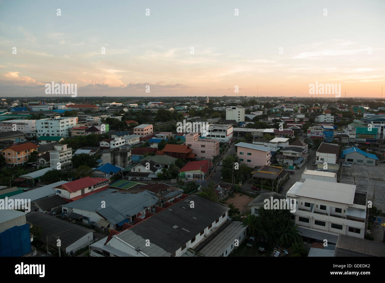Una vista de la ciudad de Surin en Isan en Tailandia. Foto de stock