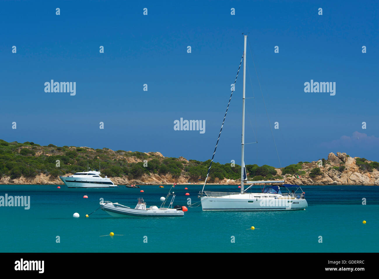 En Yachten einer Bucht auf La Maddalena, Sardinien Italien Foto de stock