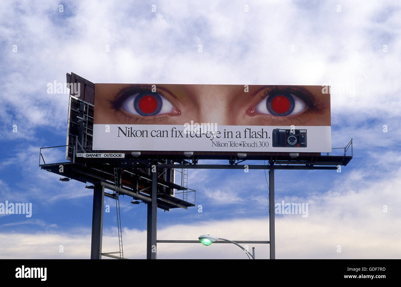 Nikon billboard en Sunset Strip en Los Angeles, CA, circa 1990 Foto de stock