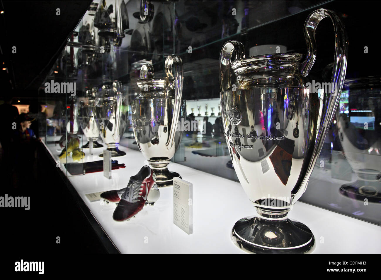 La Liga de Campeones copas ganadas por el FC Barcelona, el Museo del FC  Barcelona, Cataluña, España Fotografía de stock - Alamy