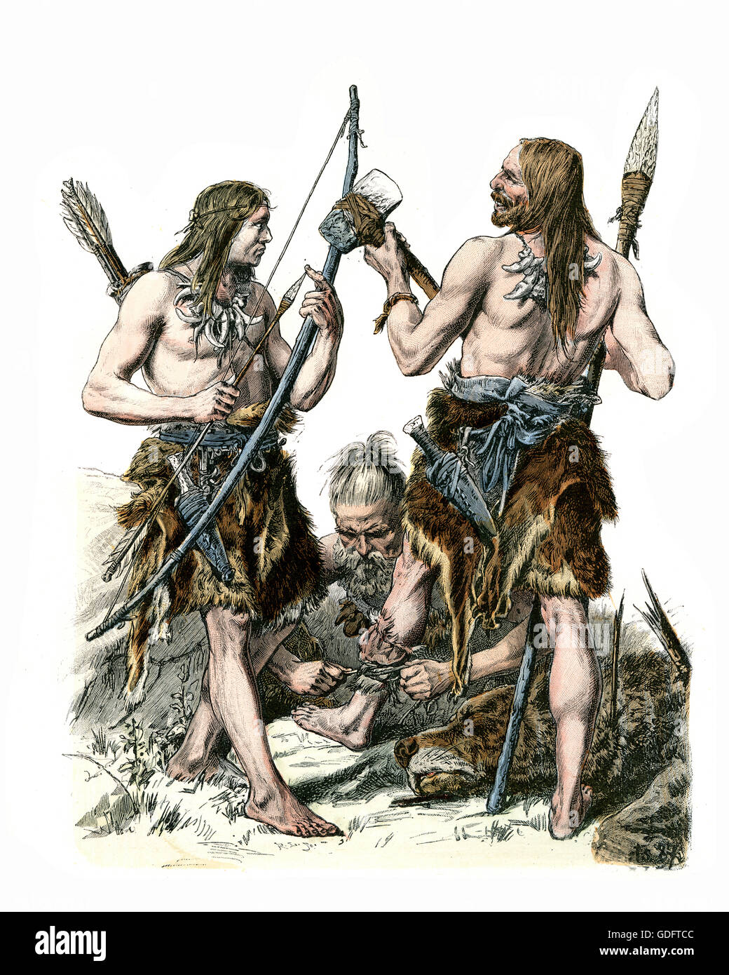 Las modas de la Edad de Piedra, cazadores alemán vistiendo pieles de animales con hacha de piedra y lanza Foto de stock