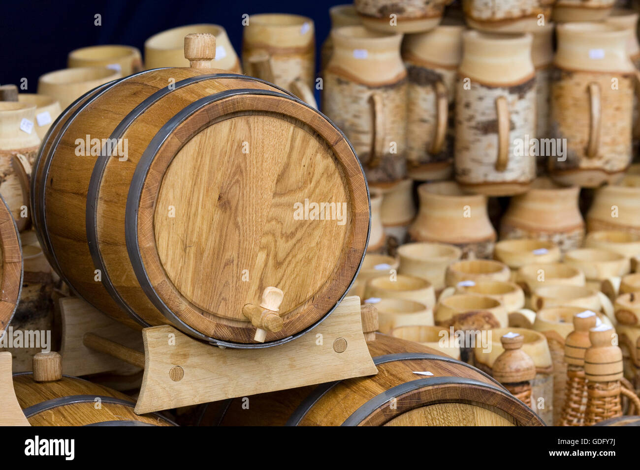 de cerveza de madera y jarras de cerveza de madera de stock - Alamy