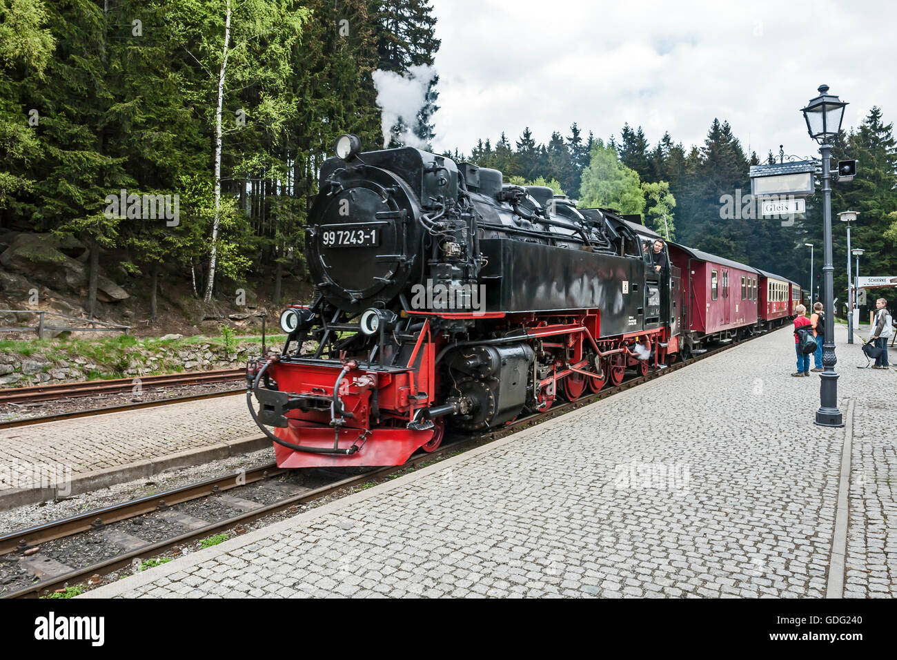Harzer Schmalspurbahnen en Schierke Estación tren de vapor en la región de las montañas de Harz Wernigerode cercano en Alemania Foto de stock