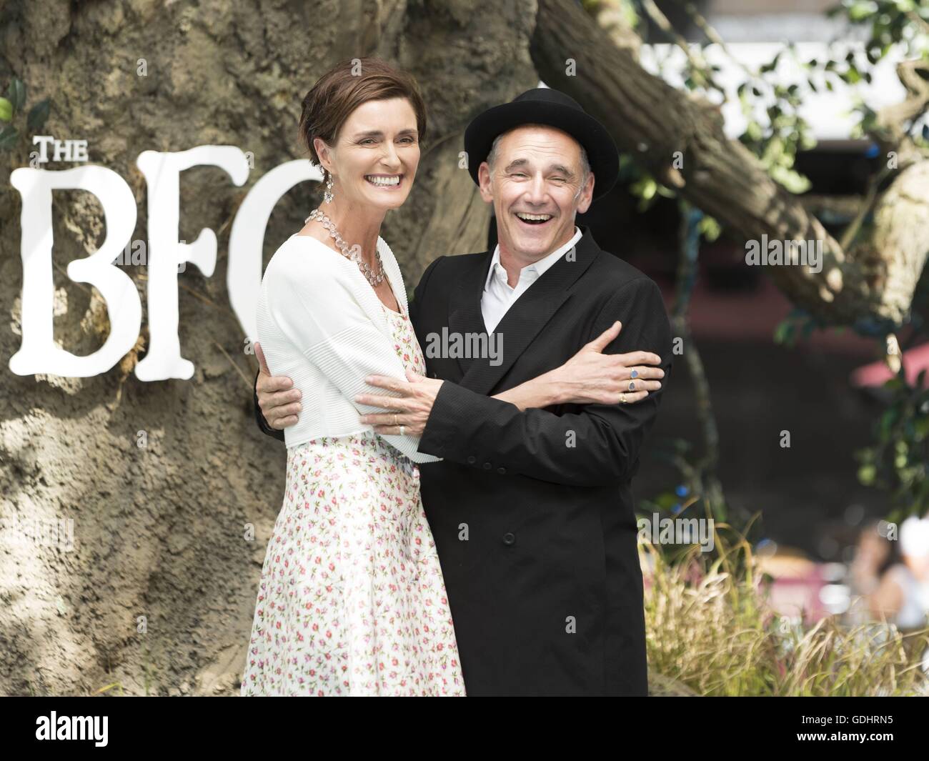 Londres, Reino Unido. El 17 de julio, 2016. Mark Rylance y Lucy Dahl, BFG estreno en Leicester Square en Londres. 17/07/2016 | Mundial de uso/picture alliance Crédito: dpa/Alamy Live News Foto de stock