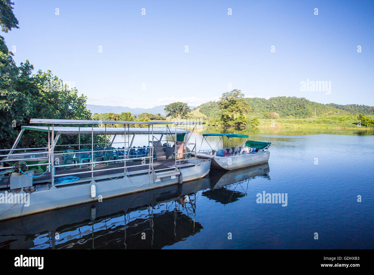 Cruceros por el Río Daintree, cerca de la ciudad de Daintree en far nth, Queensland, Australia Foto de stock