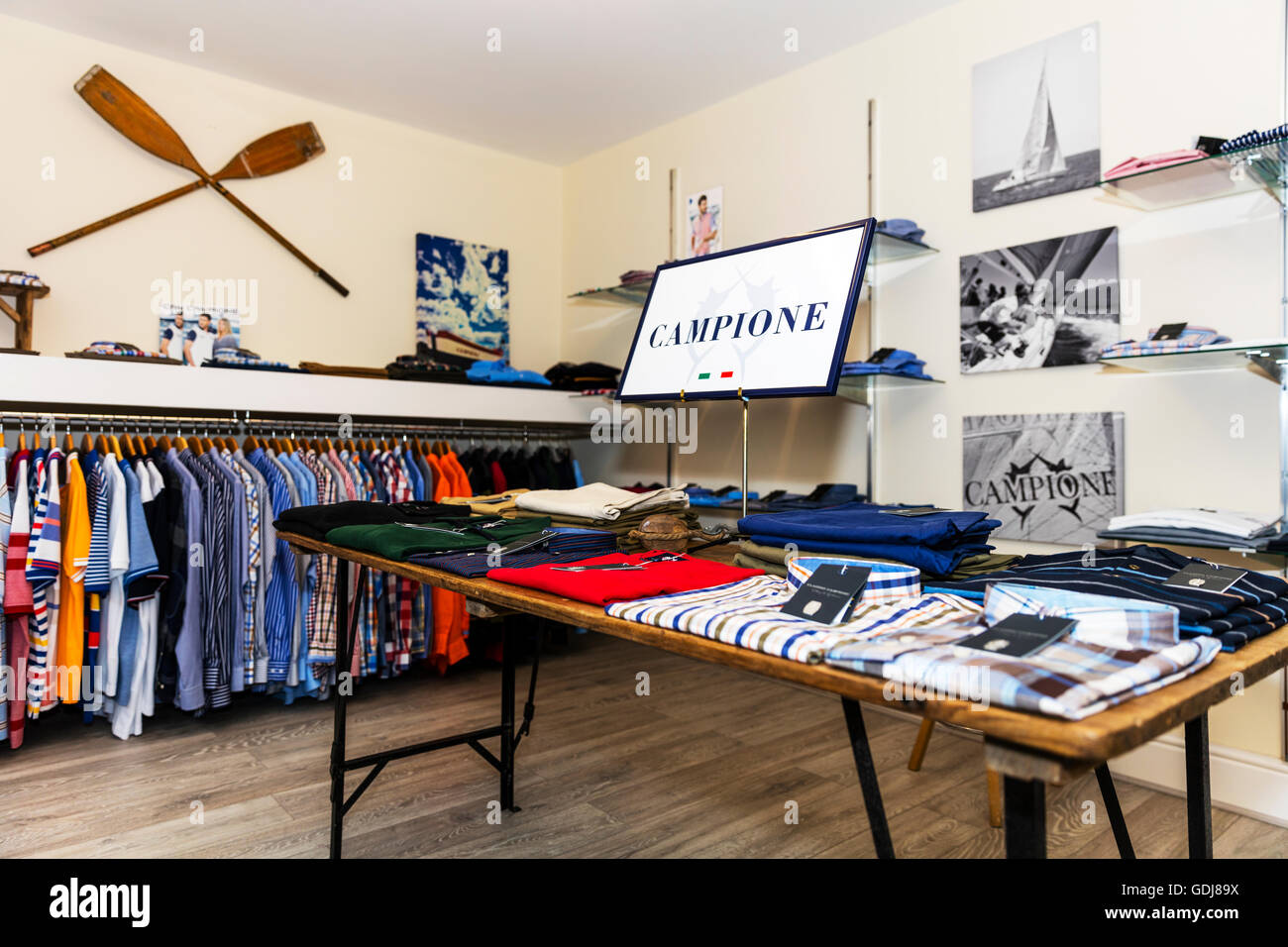 Campione Italia tienda de venta de ropa de caballero ropa tienda de ropa interior de la marca la de tiendas tiendas sign UK Fotografía de stock - Alamy